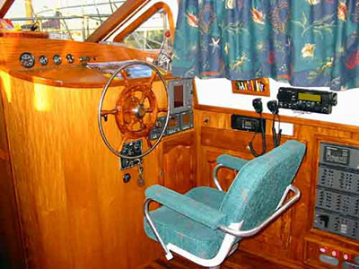 Roberts 434 Gallery - interior/exterior Version D inside steering station