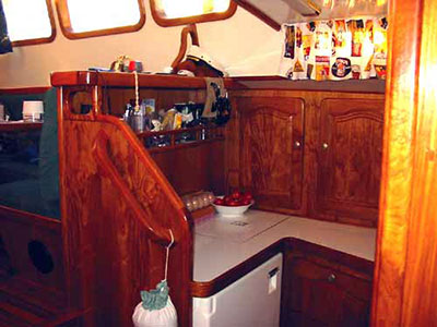 Roberts 434 Gallery - interior/exterior Version D - half of the galley