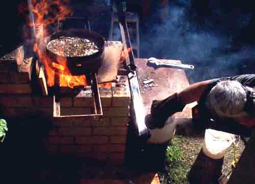 filling the mold with molten lead