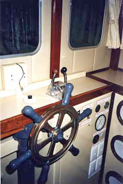 Roberts Coastworker 30 - inside the wheel house