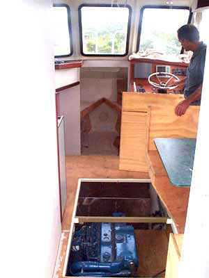 Roberts Coastworker 30 MK2 semi displacement - looking through from aft deck