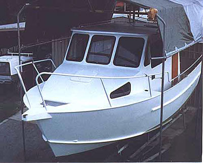 Roberts Coastworker 30 MK2 semi displacement - extended wheelhouse 03