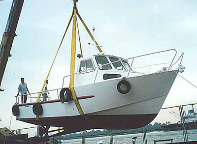 Roberts Coastworker 30 MK2 - launching using crane