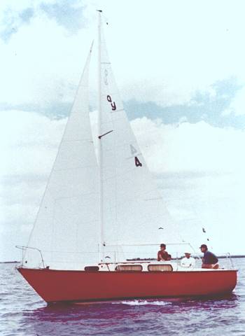 Roberts Adventurer 22 under sail