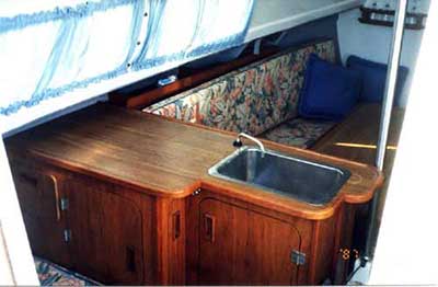 Roberts Trailer Sailer 22 - looking through the companionway