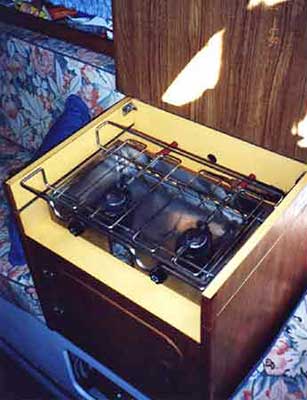 Roberts 22 Trailer Sailer - stove