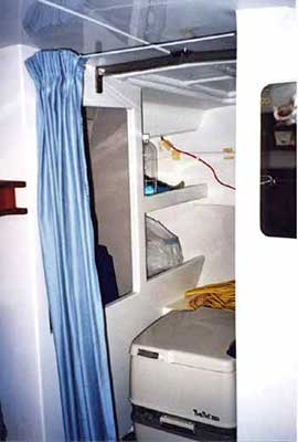 Roberts 22 Trailer Sailer - forepeak storage area