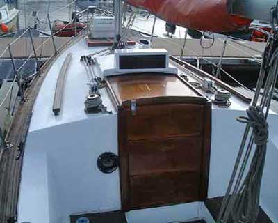 Adventurer 25 Trailer Sailer Gallery - companionway hatch