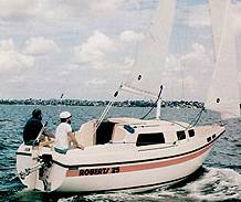 Roberts Adventurer 25 trailer sailer on a beam reach