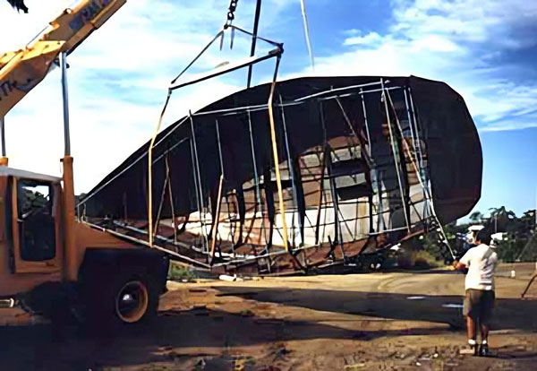 Roberts 345 Gallery - photos of a coach house fin keel version - turnover day