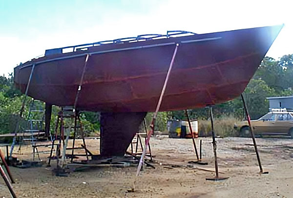 Roberts 345 Gallery - photos of a coach house fin keel version - deep fin keel version