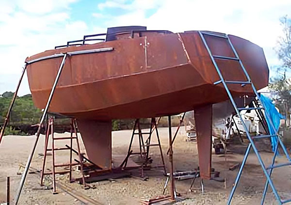 Roberts 345 Gallery - photos of a coach house fin keel version - rear view