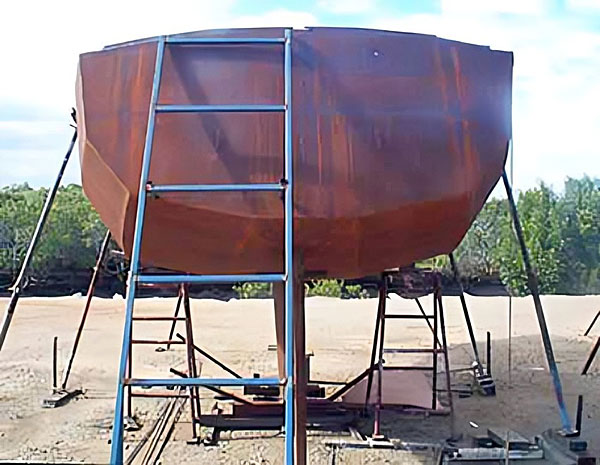 Roberts 345 Gallery - photos of a coach house fin keel version - broad stern view