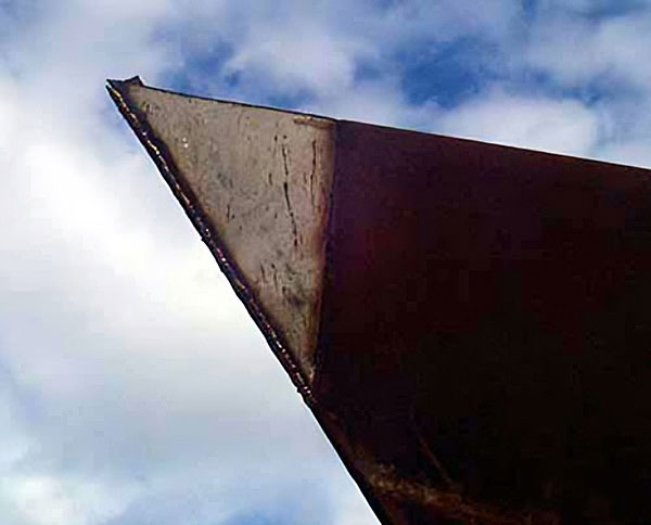 Roberts 345 Gallery - photos of a coach house fin keel version - stainless steel bow section