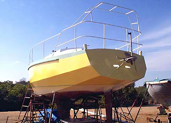 Roberts 345 Gallery - photos of a coach house fin keel version - transom with solid safety rails and targa ready for solar panels