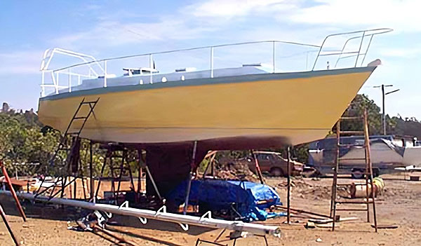 Roberts 345 Gallery - photos of a coach house fin keel version - final stages of painting