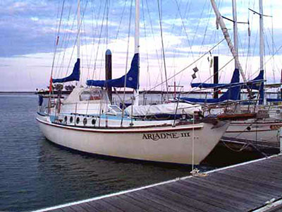 Roberts 36 Gallery - ARIADNE III tied up for marina finger