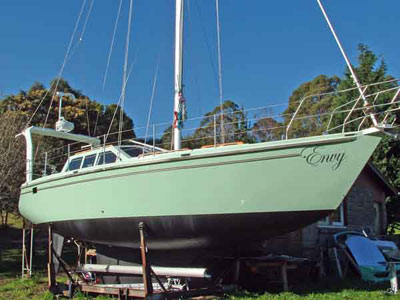 Roberts 370 Gallery - A perfectly faired hull.