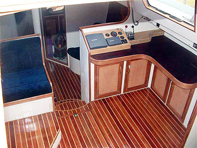 Roberts 370 Gallery - Looking down from the companionway hatch. 