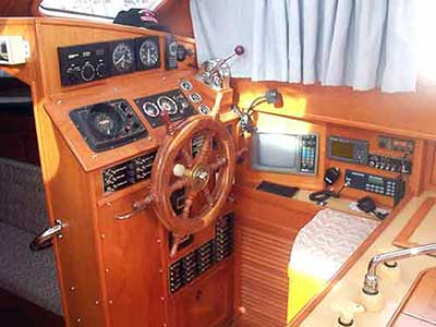 Roberts 39 Gallery - the inside steering station