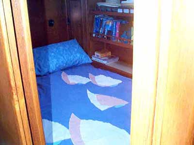 Roberts 39 Gallery - main cabin with double bed to port