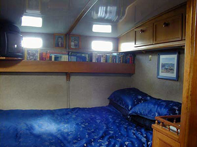 Roberts PCF 40 Gallery – a roomy double berth