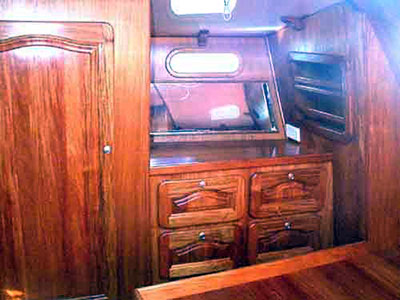 Roberts 434 Gallery - interior/exterior Version D - large aft cabin