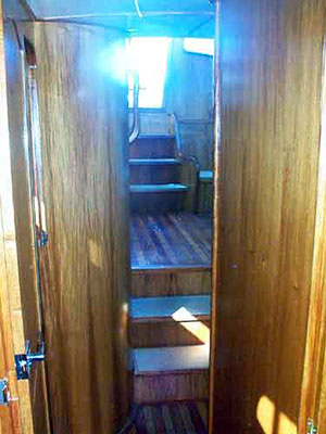 Roberts 434 Gallery - interior/exterior Version D - looking back from the forward cabin