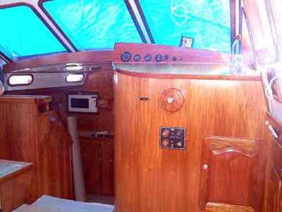 Roberts 434 Gallery - interior/exterior Version D - inside steering station