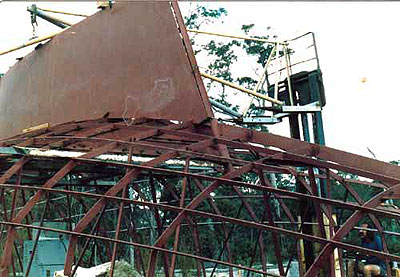 Roberts Norfolk 43 Gallery - lifting in position of keel plate