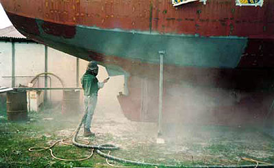 Roberts Norfolk 43 Gallery - hull getting sandblasted