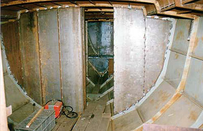 Offshore 44 Gallery - fitting bulkheads